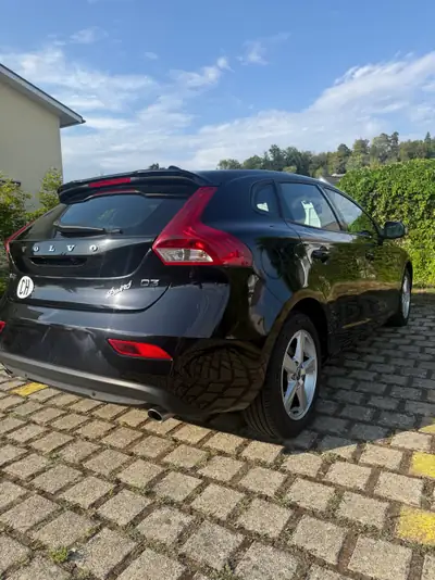 Volvo V40 Diesel 150 ch — Berline compacte fiable, entretien régulier — side view