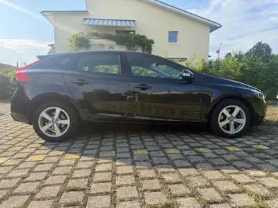 Volvo V40 Diesel 150 ch — Berline compacte fiable, entretien régulier — interior
