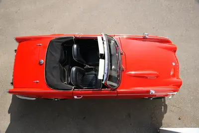 Triumph TR4A IRS 1966 — Cabriolet anglais rare avec Overdrive, historique suisse impeccable — Thumbnail 9