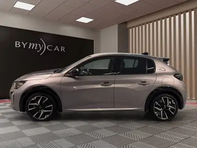 Peugeot 208 1.2 MHEV 145 GT — Citadine hybride légère, très faible kilométrage — Heckansicht