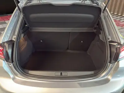 Peugeot 208 1.2 MHEV 145 GT — Citadine hybride légère, très faible kilométrage — Miniatur 12