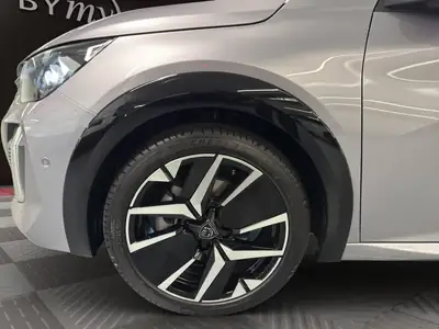 Peugeot 208 1.2 MHEV 145 GT — Citadine hybride légère, très faible kilométrage — Miniatur 16