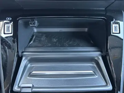 Peugeot 208 Elektrik 100 kW Allure — Citadine électrique nouvelle génération, ultra-moderne — Miniatur 13