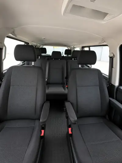 VW T6 2.0 TDI 150 ch — Minibus 8 places, transmission automatique, kilométrage maîtrisé — interni