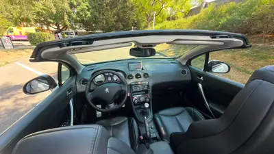 Peugeot 308 CC 2.0 HDi — Cabriolet élégant, moteur économique, entretien garage certifié — côté