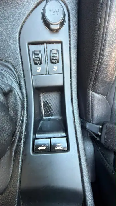 Peugeot 308 CC 2.0 HDi — Cabriolet élégant, moteur économique, entretien garage certifié — détail