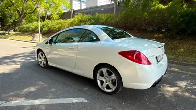 Peugeot 308 CC 2.0 HDi — Cabriolet élégant, moteur économique, entretien garage certifié — Miniature 11