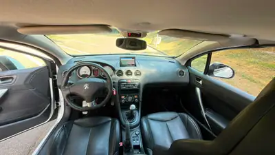 Peugeot 308 CC 2.0 HDi — Cabriolet élégant, moteur économique, entretien garage certifié — Miniature 14
