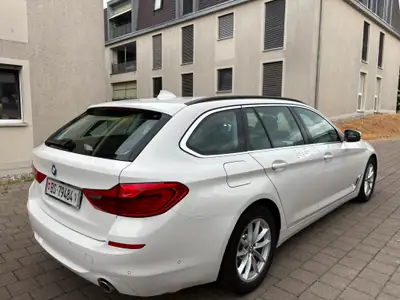 BMW 520d Touring — Break élégant, moteur efficient, configuration taxi premium — side view