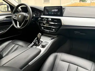 BMW 520d Touring — Break élégant, moteur efficient, configuration taxi premium — dashboard