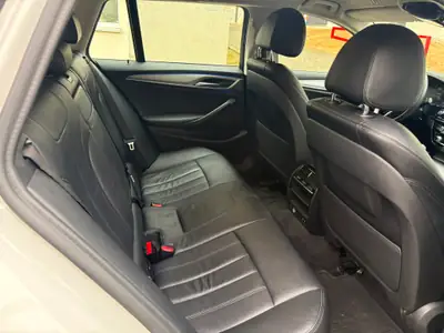 BMW 520d Touring — Break élégant, moteur efficient, configuration taxi premium — interior