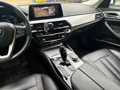 BMW 520d Touring — Break élégant, moteur efficient, configuration taxi premium — Thumbnail 10