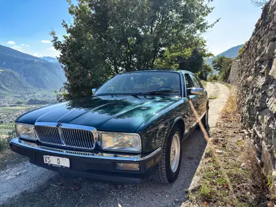 Jaguar XJ40 4.0 Sovereign — L'élégance anglaise intemporelle, moteur puissant et fiable — exterior view