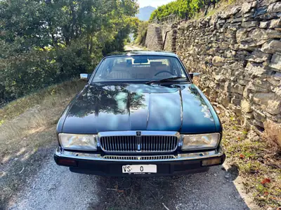 Jaguar XJ40 4.0 Sovereign — L'élégance anglaise intemporelle, moteur puissant et fiable — side view