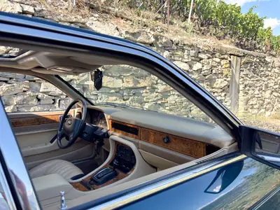 Jaguar XJ40 4.0 Sovereign — L'élégance anglaise intemporelle, moteur puissant et fiable — Thumbnail 10
