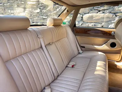 Jaguar XJ40 4.0 Sovereign — L'élégance anglaise intemporelle, moteur puissant et fiable — Thumbnail 14