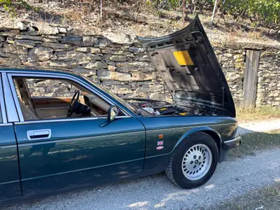 Jaguar XJ40 4.0 Sovereign — L'élégance anglaise intemporelle, moteur puissant et fiable — Thumbnail 15