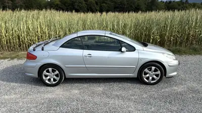 Peugeot 307 Cabriolet 2.0 16V 143 ch — Décapotable élégante, entretien optimal — fianco