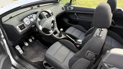 Peugeot 307 Cabriolet 2.0 16V 143 ch — Décapotable élégante, entretien optimal — dettaglio