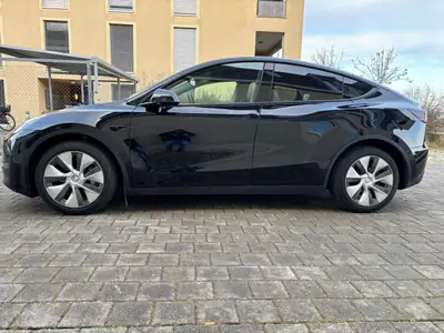Tesla Model Y Long Range AWD — SUV électrique haute performance, 45 000 km seulement — détail