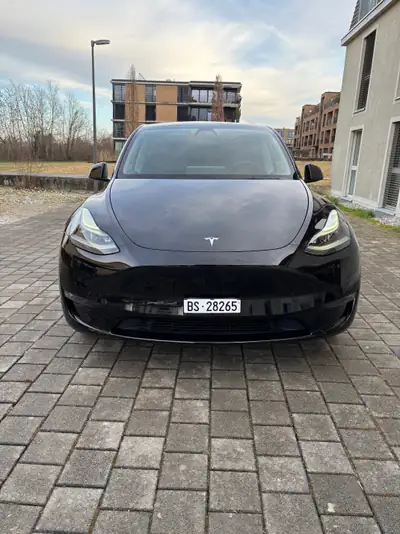 Tesla Model Y Long Range AWD — SUV électrique haute performance, 45 000 km seulement — Miniature 8