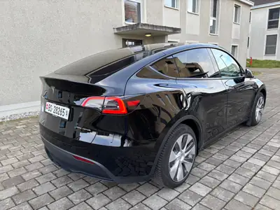 Tesla Model Y Long Range AWD — SUV électrique haute performance, 45 000 km seulement — Miniature 9