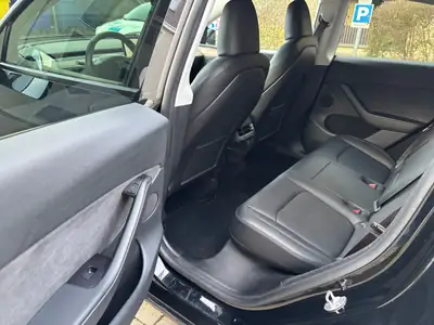 Tesla Model Y Long Range AWD — SUV électrique haute performance, 45 000 km seulement — Miniature 16