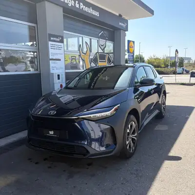 Toyota BZ4X AWD — SUV électrique performant, 27 000 km seulement — exterior view