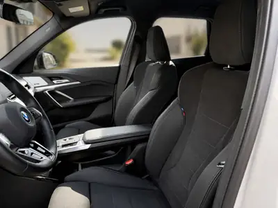 BMW iX1 20 eDrive M Sport 2025 — SUV électrique compact, design premium et 33 000 km — Miniatur 12