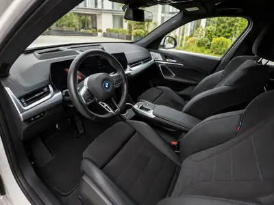 BMW iX1 20 eDrive M Sport 2025 — SUV électrique compact, design premium et 33 000 km — Miniatur 13
