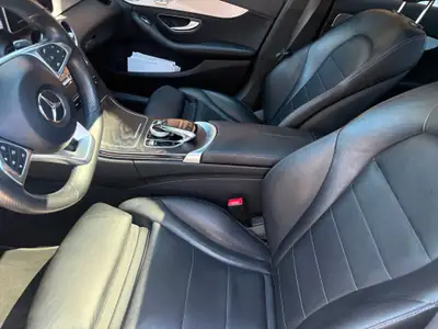 Mercedes-Benz C 250 d AMG Line 4Matic — Berline premium diesel, 8 pneus + révisions offertes — Armaturenbrett
