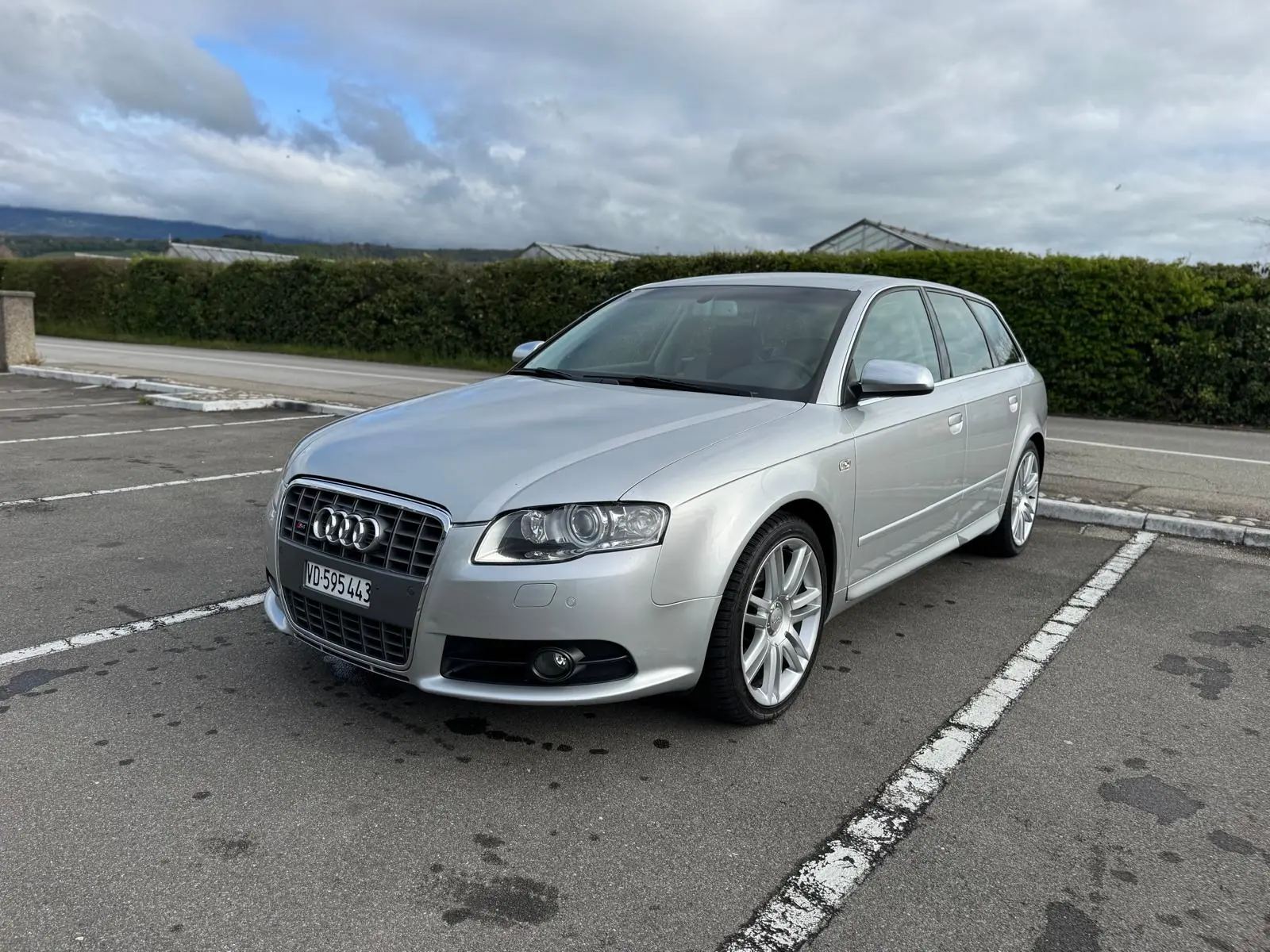 Audi S4 V8 quattro — Break sportif haute performance, 344 ch de pure adrénaline