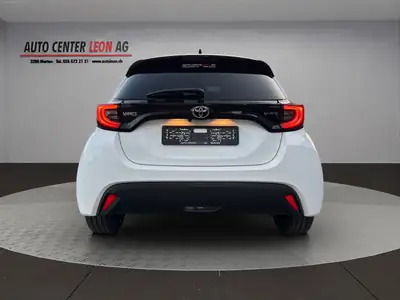 Toyota Yaris 1.5 Teamplayer e-CVT — Hybride performant, nouveau véhicule, garantie étendue — tableau de bord