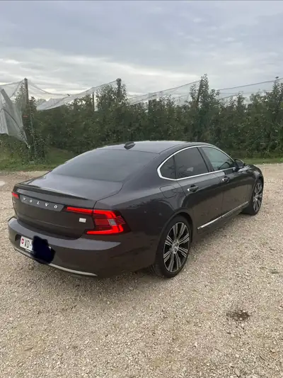 Volvo S90 T8 eAWD Inscription — Berline hybride rechargeable premium, 90 500 km seulement — fianco
