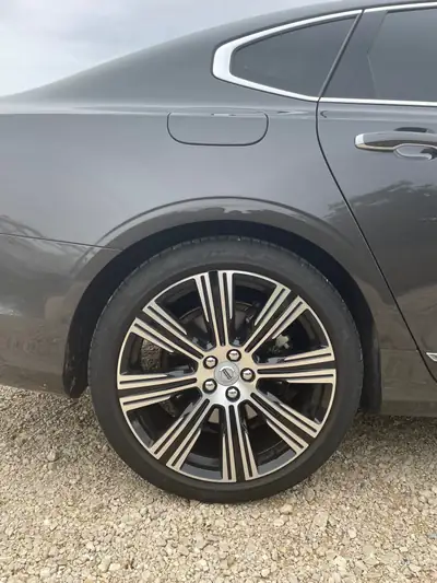 Volvo S90 T8 eAWD Inscription — Berline hybride rechargeable premium, 90 500 km seulement — dettaglio
