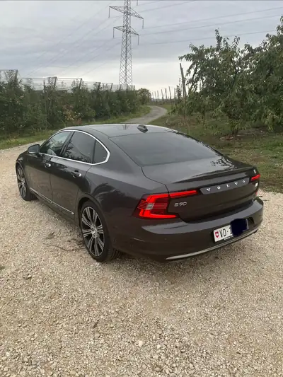 Volvo S90 T8 eAWD Inscription — Berline hybride rechargeable premium, 90 500 km seulement — interni