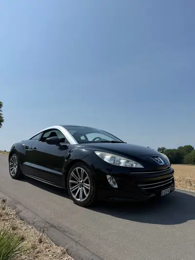 Peugeot RCZ 1.6 Turbo 156 ch — Coupé sportif affûté, sans accident — Seitenansicht