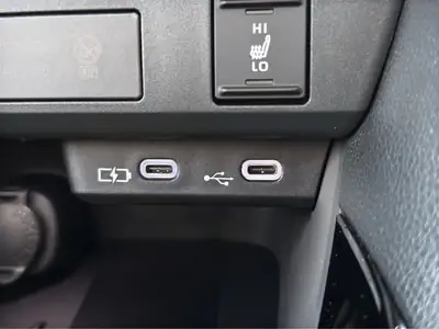 Toyota Yaris 1.5 Teamplayer e-CVT — Citadine hybride écologique, quasi neuve — Miniature 29