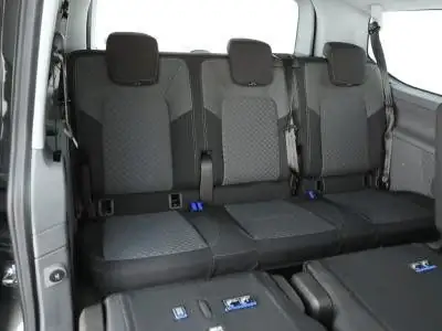 VW e-Caravelle Life 8 Plätzer 2025 — Minivan électrique, 8 places, très faible kilométrage — détail
