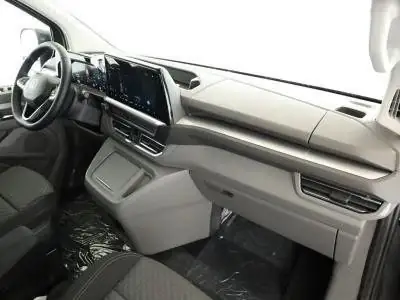 VW e-Caravelle Life 8 Plätzer 2025 — Minivan électrique, 8 places, très faible kilométrage — intérieur
