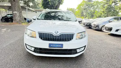 Skoda Octavia Combi 2.0 TDI L&K 4x4 — Familiale robuste, moteur éprouvé, 179'000 km — vue extérieure