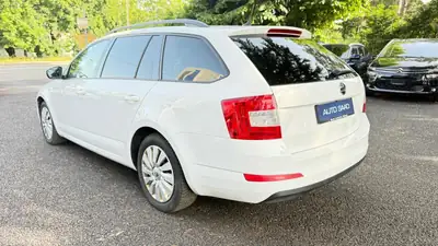 Skoda Octavia Combi 2.0 TDI L&K 4x4 — Familiale robuste, moteur éprouvé, 179'000 km — tableau de bord