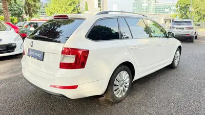 Skoda Octavia Combi 2.0 TDI L&K 4x4 — Familiale robuste, moteur éprouvé, 179'000 km — détail
