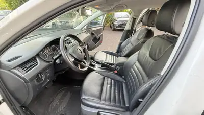Skoda Octavia Combi 2.0 TDI L&K 4x4 — Familiale robuste, moteur éprouvé, 179'000 km — Miniature 9