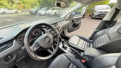 Skoda Octavia Combi 2.0 TDI L&K 4x4 — Familiale robuste, moteur éprouvé, 179'000 km — Miniature 10