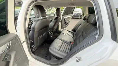 Skoda Octavia Combi 2.0 TDI L&K 4x4 — Familiale robuste, moteur éprouvé, 179'000 km — Miniature 11