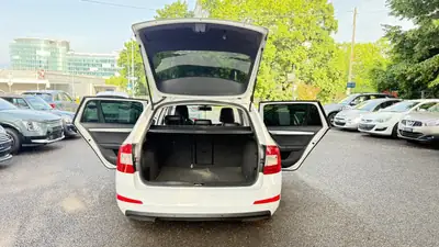 Skoda Octavia Combi 2.0 TDI L&K 4x4 — Familiale robuste, moteur éprouvé, 179'000 km — Miniature 12