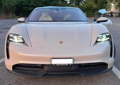 Porsche Taycan 4S — Berline électrique haute performance, 59 000 km, garantie étendue — dashboard