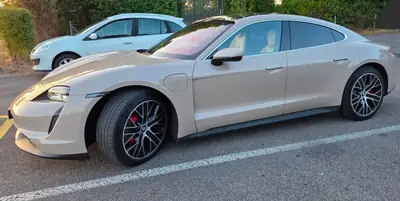 Porsche Taycan 4S — Berline électrique haute performance, 59 000 km, garantie étendue — detail