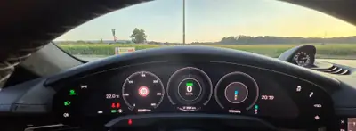 Porsche Taycan 4S — Berline électrique haute performance, 59 000 km, garantie étendue — Thumbnail 9